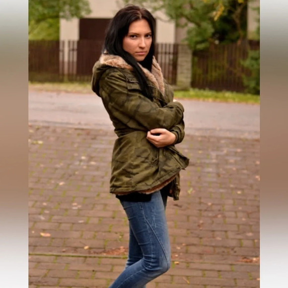 - HOST- PICK ZARA camouflage coat with fur hood. Lrg  cozy stylish warm tr… - Picture 1 of 14
